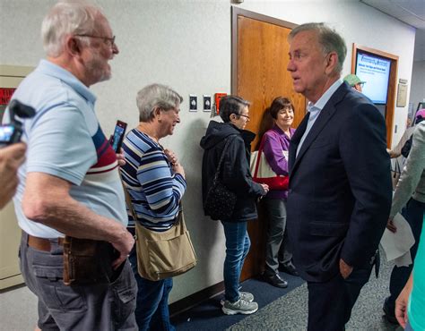 38 000 Cast Votes In Connecticuts First 5 Hours Of Early Voting Line