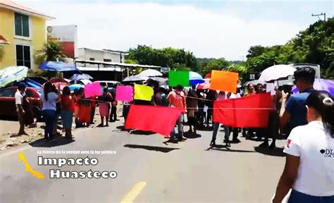 LOCATARIOS DEL MERCADO MUNICIPAL DE SAN ANDRÉS TUXTLA BLOQUEAN LA