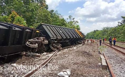 Gerbong Ka Batu Bara Anjlok Di Muara Enim Muatan Tumpah Berserakan