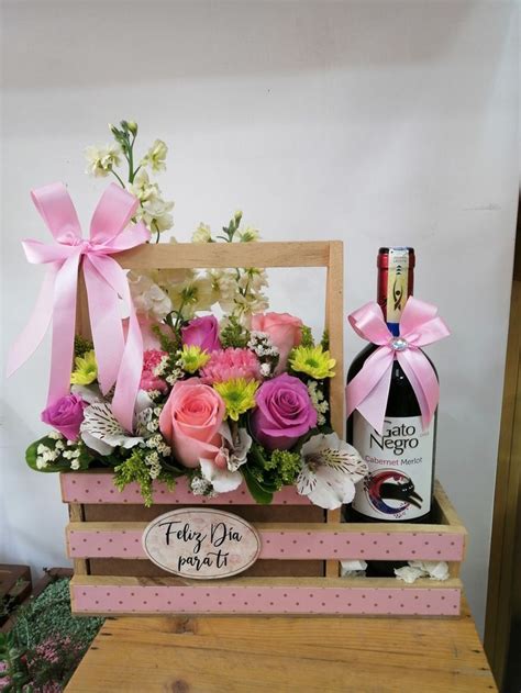 Pin De Stacey Sykes En Mother S Day En Cestas De Regalo De Vino