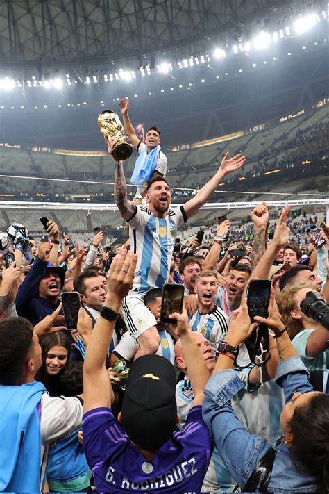 Messi Levantando La Copa Del Mundo Fotos Historicas De Leo Con La