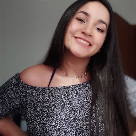 Beatriz Curitiba Paran Estudante De Pedagogia Na Ufpr Que D