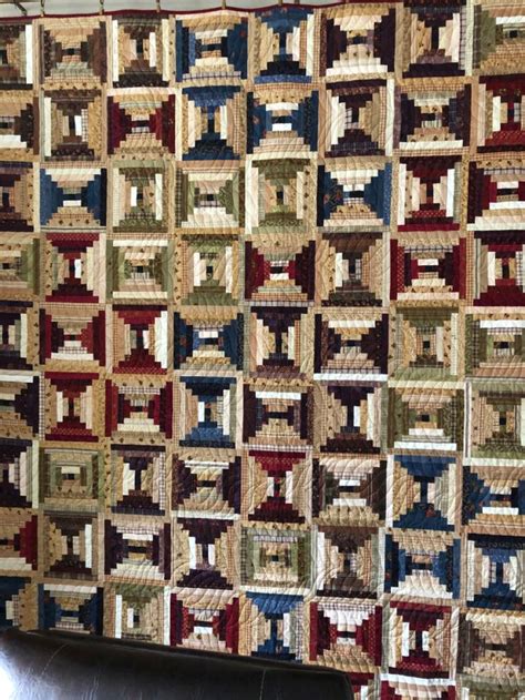 Classic Courthouse Steps Log Cabin Quilt