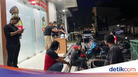 Gerebek Judi Sabung Ayam Di Bengkulu Polisi Lepaskan Tembakan Peringatan