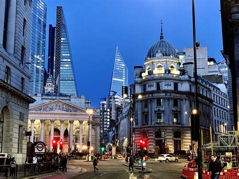 Bank Station, Saturday Evening. : r/london