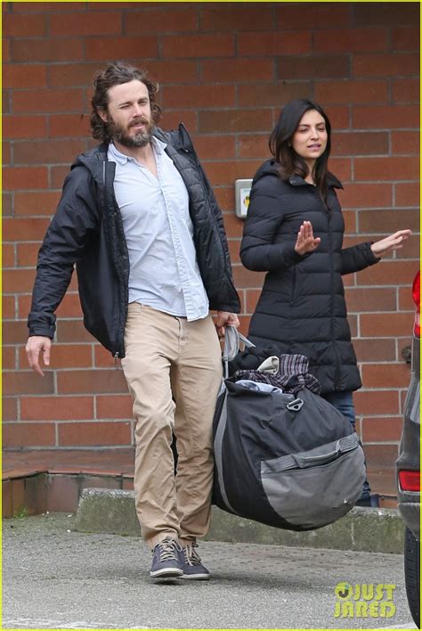 Casey Affleck & Girlfriend Floriana Lima Do Their Laundry Together in Vancouver: Photo 3878959 ...