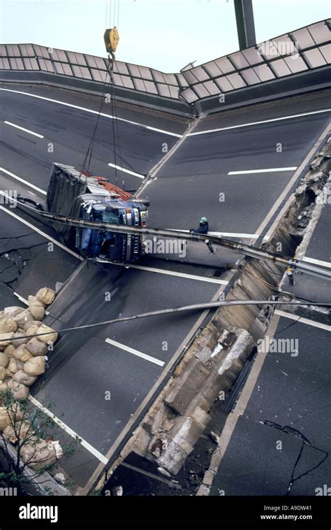 Kobe Earthquake Damage Hi Res Stock Photography And Images Alamy