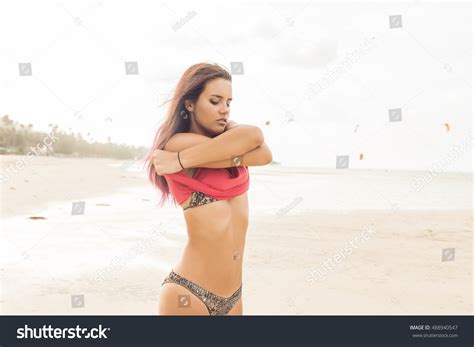 Sexy Slim Woman Sensual Bikini On Foto Stok Shutterstock