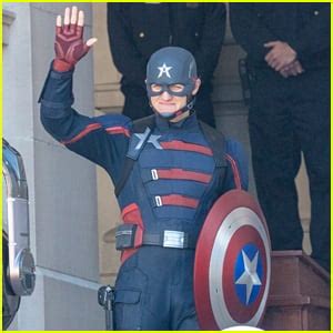 Wyatt Russell Looks Just Like Captain America in Debut Look at US Agent ...