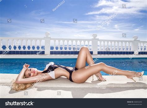 Sexy Model Elegant Bikini On Suntanned Stock Photo 468054293 Shutterstock