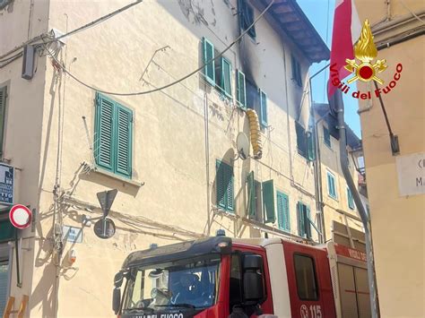 Pisa Incendio In Appartamento Morta Una Bambina