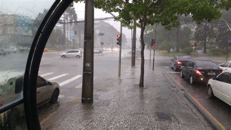 Chuva Provoca Destelhamentos E Derruba Sete Rvores Em Curitiba