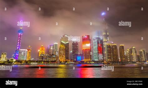 Bund and shanghai skyline , China Stock Photo - Alamy