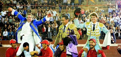 Gelán Noticias Toros El Diestro Sevillano Lama De Góngora Corta Tres