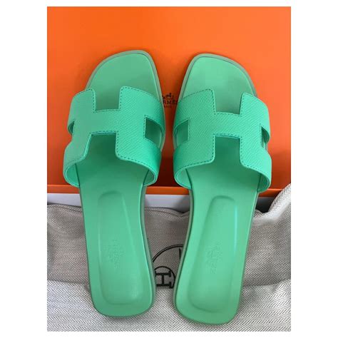 Hermès Oran Sandalen Epsom in Vert Pomme Grün Hellgrün Leder ref 560044