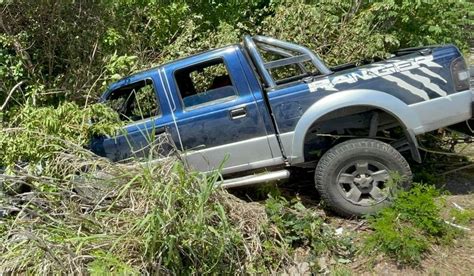 Camioneta Acaba Dentro De Manglar Tribuna Campeche