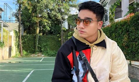 Kembali Tampil Setelah Video Syur Pacar Beredar Ekspresi Fadly Faisal