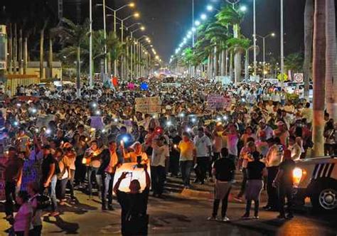 La Jornada Miles marchan en apoyo a policías de Campeche en paro desde