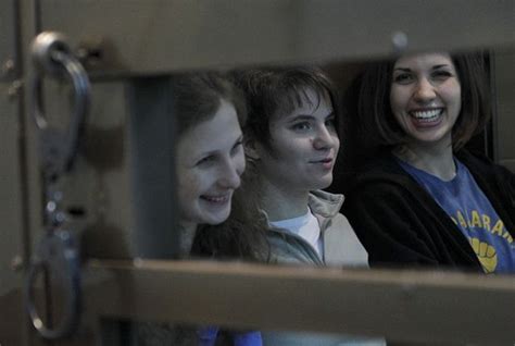 Na kněze kvůli Pussy Riot uvrhli klatbu Zastal se ho Schwarzenberg