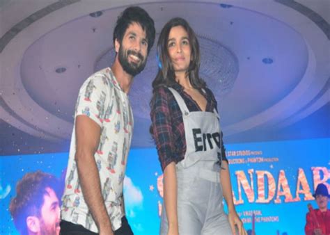 Alia Bhatt Was Uncomfortable Wearing A Bikini Shahid Kapoor शनदर स मल सकस फटनस