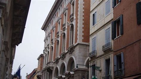 Venezia Un Maxi Hotel Cinque Stelle Lusso Allex Camera Di Commercio