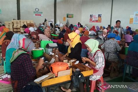 Segini Besaran UMP UMK UMSP UMSK Jawa Tengah 2025 ANTARA News