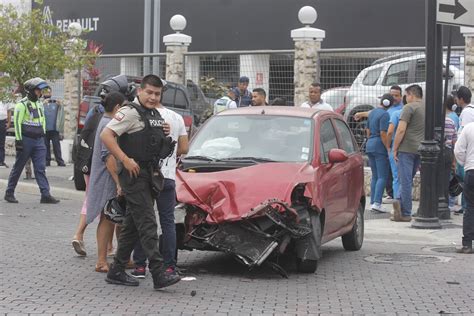 Cinco Personas Quedaron Heridas En Aparatoso Choque En Guayaquil