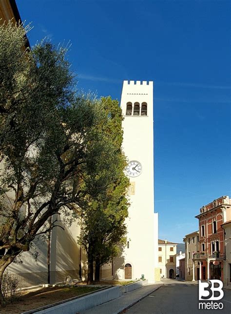 Foto Meteo Il Campanile Della Cattedrale Di Ceneda B Meteo