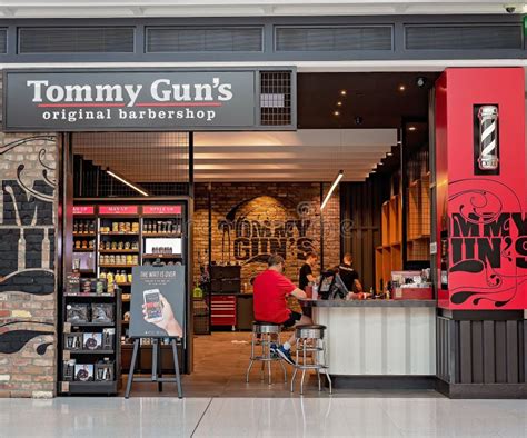 Tommy Guns Barbershop Original Foto Editorial Imagen De Consumidor