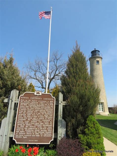 Lighthouse shines on Kenosha history - The Walking Tourists