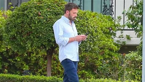 Ben Affleck Continues To Smoke Despite Jennifer Lopezs Pleas