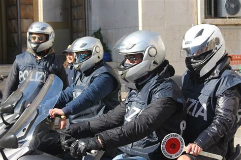 Controlli A Tappeto Della Squadra Mobile Nella Zona Garibaldi