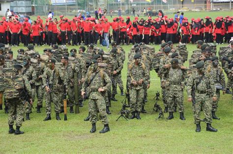 Malaysian Soldiers In Uniform And Fully Armed. Editorial Photo - Image ...