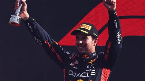 Checo Pérez protagoniza increíbles rebases y se sube al podio en el