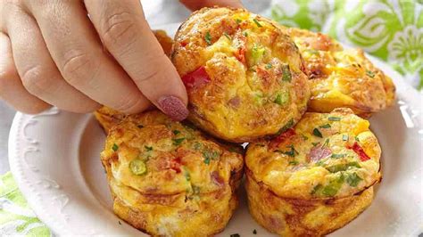 Muffins aux courgettes et aux poivrons pour un apéritif savoureux