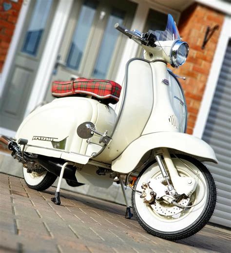 Pin By Elisa Peltonen On Vespa Ja Muut Mopot Vespa Lambretta Motor