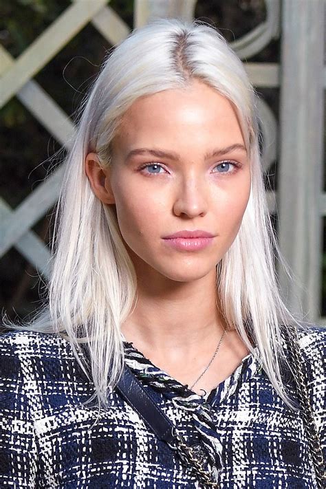 Emily Ratajkowski's New Platinum Blonde Hair Colour | Glamour UK