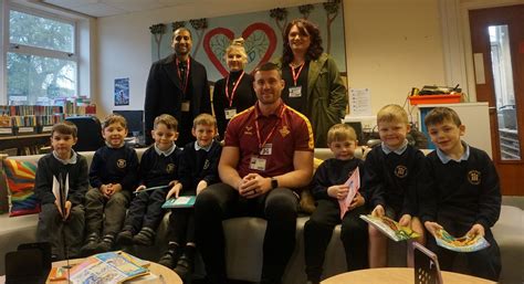 Valli Opticians And Huddersfield Giants Help Inspire Reading At Honley