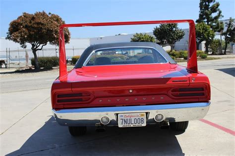 Plymouth Road Runner Superbird Tor Red Fabricante Plymouth