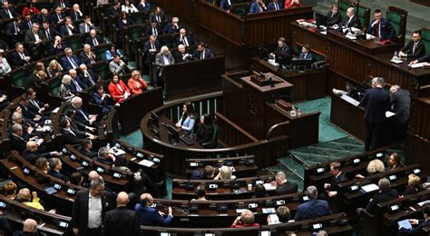 Sejm przyjął uchwałę ws Trybunału Konstytucyjnego ZAPIS POSIEDZENIA