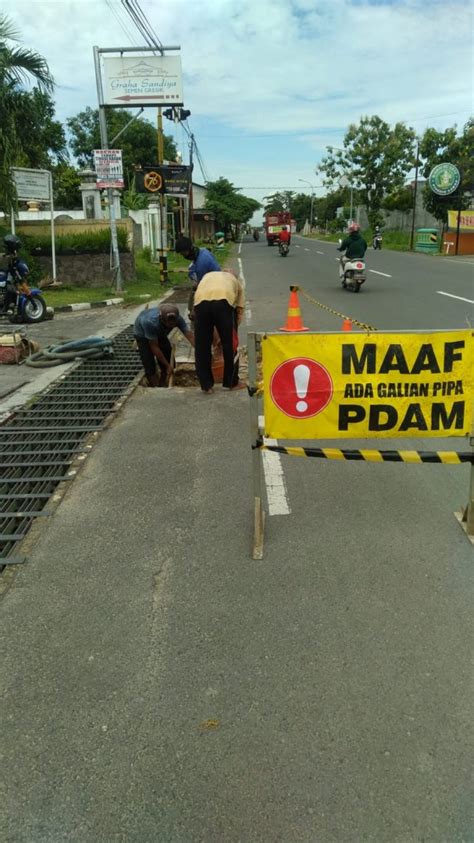 Gangguan Distribusi Air Karena Ada Perbaikan Pipa 250mm Di Depan Perum