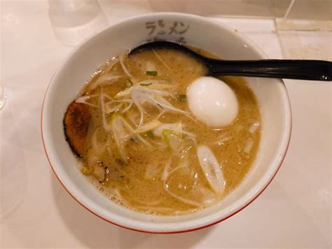 『魚介とんこつラーメン＋たまご入り』ラーメン海鳴 福岡空港店のレビュー ラーメンデータベース