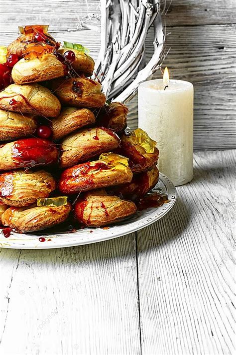 Christmas Croquembouche Cake Croquembouche Dessert Pastry Photo