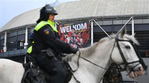 Politie Voert Actie Geen Agenten Bij Feyenoord Ajax