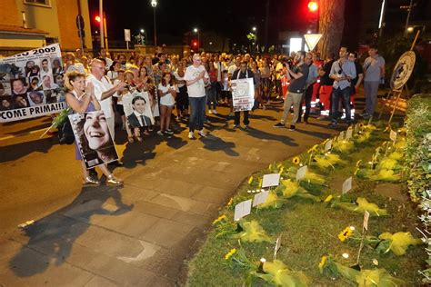 Viareggio Un Lungo Corteo Per Ricordare La Strage FOTO VIDEO