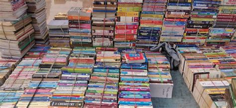 Daryaganj Book Market: Mahila Haat - Book Market in Delhi