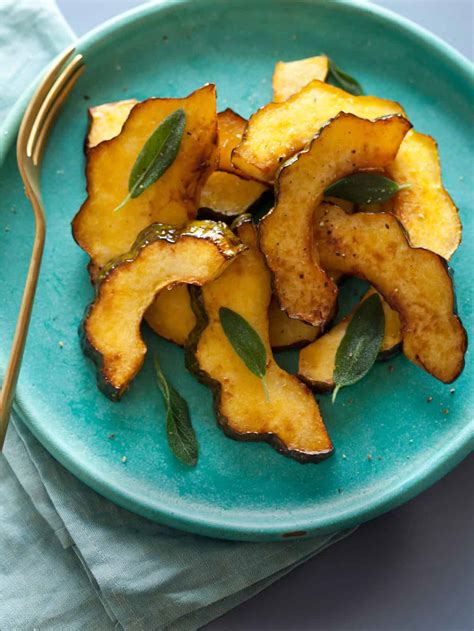 11 Baked Acorn Squash Recipes That Taste Like Fall