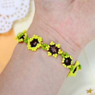 PandaHall Tutorial On Sunflower Shape Beaded Bracelet Pandahall