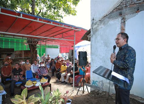 Walikota Danny Letakkan Batu Pertama Pembangunan Kantor Klasis Makassar