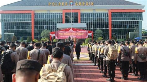 Kapolres Gresik Pimpin Apel Pergeseran Pasukan Pengamanan Pemilu